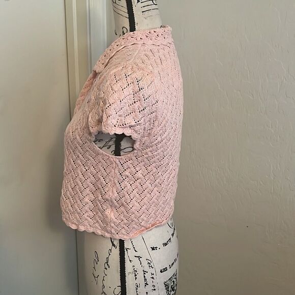 Y2K Bebe Pink Crochet Open Style Cropped Cardigan Boho Feminine Barbiecore NEW - Picture 3 of 9